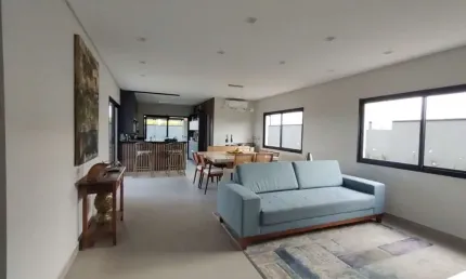 Casa em Condomínio com 4 dormitórios em São José dos Campos
