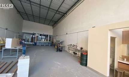 Galpão à venda com 400m2 no Portal dos Pássaros em São José dos Campos