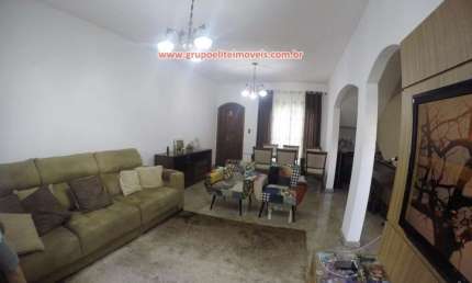 Sobrado com 3 dormitórios e opção de habite-se Comercial no Jardim Bela Vista em São José dos Campos