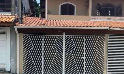Casa no bairro do Jardim das Industrias com 3 dormitórios sendo 1 suite