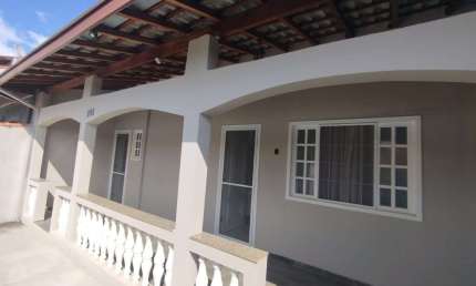 Casa no bairro do Vista Verde com 2 dormitórios e uma edicula nos fundos.