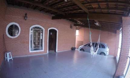 Casa à venda com 6 vagas de garagem no Bosque dos Eucaliptos em São José dos Campos.