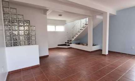 Lindo Sobrado com 3 dormitórios no Jardim Colorado em São José dos Campos
