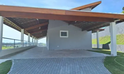Casa térrea nova localizada no condomínio mantiqueira com 3 dormitórios, sendo 1 suíte!