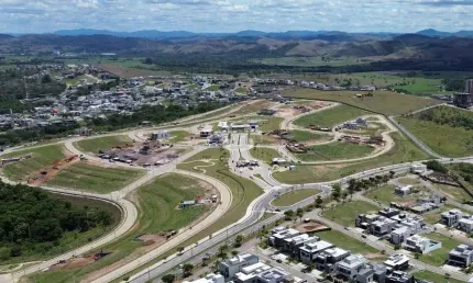 Terreno à venda com 330 m² - vista para as montanha de frente - terras alpha urbanova - proximo do lazer e da portaria