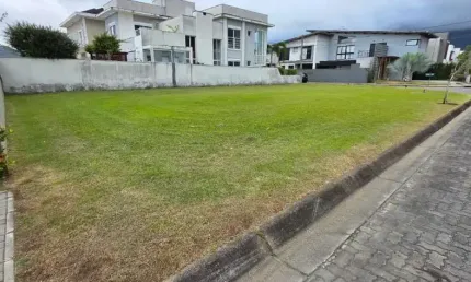 Terreno no condominio a venda em massaguaçu, caraguatatuba