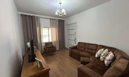 Casa térrea a venda localizada no Bosque dos Eucaliptos com 2 dormitórios, recém reformada!