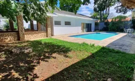 Mansão no jardim esplanada totalmente plana, com 647m² de área construída.