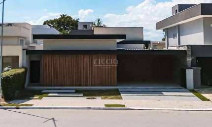 Casa térrea Pronta para Morar no Cond. Jardim do Golfe 3 - 3 SUÍTES com 300 m² útil e 450 m² de terreno