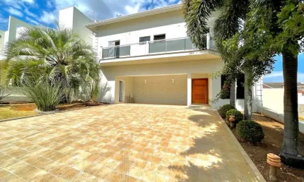 Lindo Sobrado, 4 suítes, piscina, Condomínio fechado, próximo ao centro e Parque Ecológico