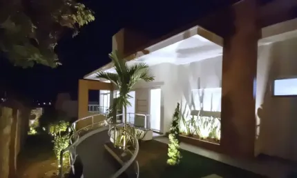 Linda Casa localizada no Condomínio Terras de Itaici. 4.600m². Quadra de tênis