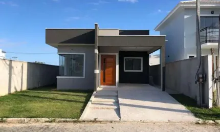 Casa com fino acabamento dentro de Condomínio fechado.