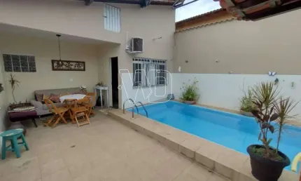 Duas casas amplas e muito confortáveis, com piscina e espaço gourmet, no 2º quarteirão da rua do Banco Itaú.