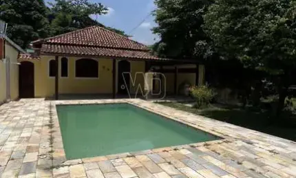 Já pensou, ter uma área verde, com piscina e churrasqueira há apenas 2 munitos do Centro de Itaboraí?