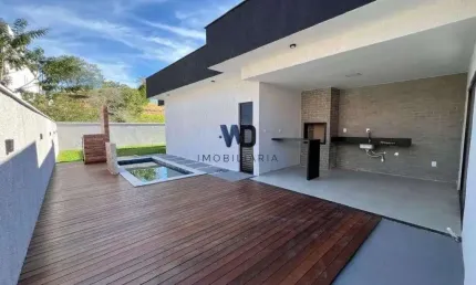 Casa em condomínio moderna dentro de condomínio em Maricá
