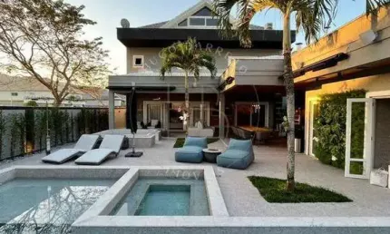 Casa Duplex com 4 Suítes no condomínio Alphaville na Barra da Tijuca