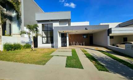 Casa no condomínio MacKnight com 03 dormitórios sendo 01 suíte em Santa Barbara D´ Oeste