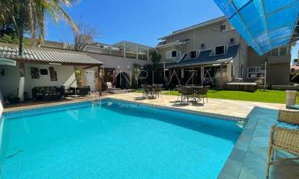Casa Triplex à Venda no Exclusivo Condomínio na Barra da Tijuca