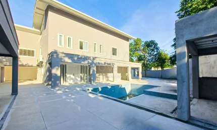 Casa Espetacular na Barra com 1.000m² de Terreno, 6 Suítes e Alto Padrão de Acabamento