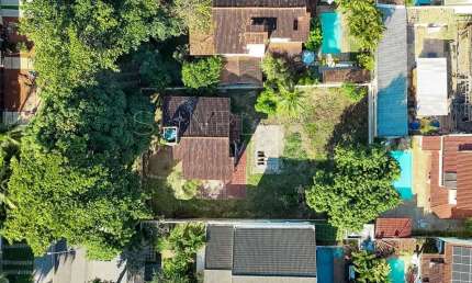 Terreno bifamliar com 719m² à venda no condomínio Santa Marina - Barra da Tijuca.
