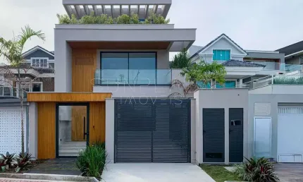 Casa à venda com 4 quartos, piscina com hidromassagem, forno de pizza e espaço gourmet em condomínio fechado