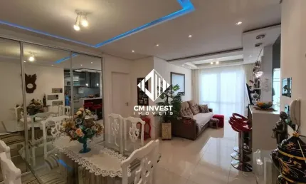 Apartamento de 2 dormitórios com 1 suíte e sacada com churrasqueira Bairro Barreiros em São José.