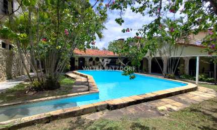 Casa Exclusiva à Venda - Localização Privilegiada Próxima à Praia