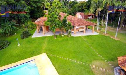Chácara com 5.000m² em Indaiatuba, com casa principal com 04 dormitórios e casa de caseiro, rodeado por muita área verde.