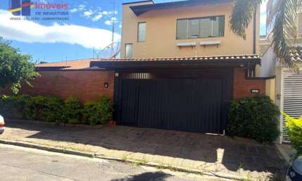 Excelente imóvel amplo, 03 suítes, piscina, espaço gourmet e suíte externa.