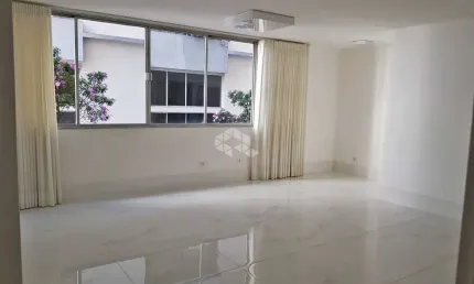 Apartamento reformado | 4 Dorms e 5 banheiros - Localização excelente