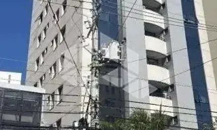 Sala Comercial com 33m² na Turiassú,  1 vaga, copa.