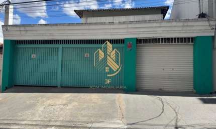 Espaço Comercial na Vila Mariana: Casa com 5 Quartos, 3 Salas e 4 Banheiros, Próximo ao Metrô Santa Cruz