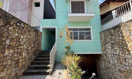 Casa para locação no Sítio da Figueira - 3 quartos, 1 suíte, 2 salas, 3 banheiros, 6 vagas de garagem. Venha conferir!
