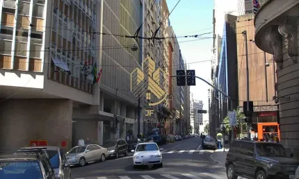 sala comercial à venda no Centro de São Paulo-SP, 6 salas, 3 banheiros, 130m², localização privilegiada próximo à 25 de março! Venha conferir!