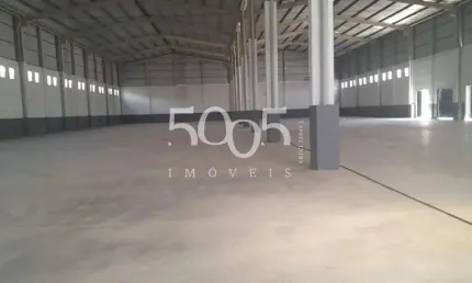 Galpão industrial disponível para locação com 5000m² de área construída em uma área total de 28000m²