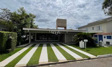 Excelente imóvel disponível para locação no Jardim Theodora de 353 m2 construídos e 600 m2 de terreno.