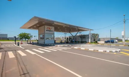 Galpão industrial novo para locação, com 1.054m² de área construída, e 1.000m² de área total.