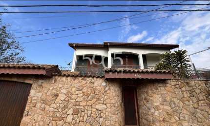 Casa para locação com 4 quartos e 249,90m² construídos no Parque Residencial Mayard
