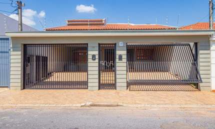 Casa à venda no Bairro Presidente Médici em Itu, com 275m² de área construída em um terreno de 400m²