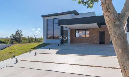 Casa para venda e locação no Campos de Santo Antônio II em Itu, com 260m² construídos e 800,75m² de área total.