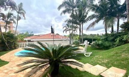 Casa disponível para venda e locação no Condomínio Campos Santo Antônio com 761,44m² de área total e 244,00m² de construção.