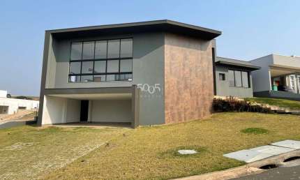 Projeto disponível para venda com 296,21 m2 de área construída e 708,88 m2 de área total, no Condomínio Campos de Santo Antônio II.