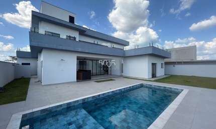 Casa à venda e locação no condomínio Campos de Santo Antonio II com 330m2 em um terreno com 842m2.