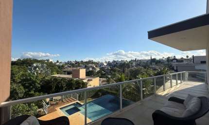 Lindo sobrado à venda com 626m2 de construção e 1002m2 de terreno, com uma vista maravilhosa e ambientes bem distribuídos.