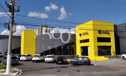 Salão comercial com 590 m² e estacionamento amplo no bairro liberdade