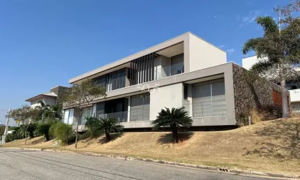 Casa à venda mobiliada no condomínio Plaza Athénée em Itu com 600m2 de construção, 1056m2 de terreno, acabamento de primeira e uma vista linda