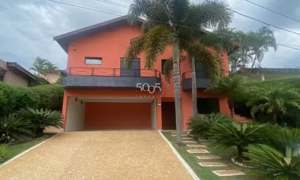 Casa para locação no condomínio campos de santo antônio i com 311m² de área construída, sendo 801m² de terreno.