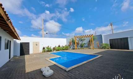 Casa térrea de festas à venda com 200 m2 de área construída, em terreno de 395 m2.