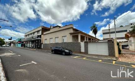 Casa com 3 quartos à venda no Centro, Barretos 
