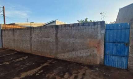 Terreno à venda, murado, plano, medindo 11 x 44, com 484 m2.